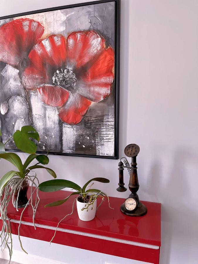 Elegant Garden Suite&2Mins Bus Station Close Lrt& Free Parking YYC Exteriér fotografie