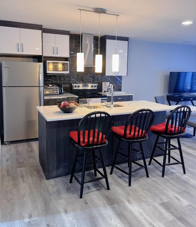 Elegant Garden Suite&2Mins Bus Station Close Lrt& Free Parking YYC Exteriér fotografie