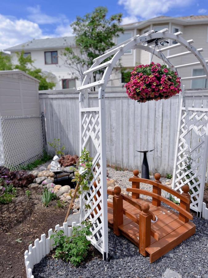 Elegant Garden Suite&2Mins Bus Station Close Lrt& Free Parking YYC Exteriér fotografie