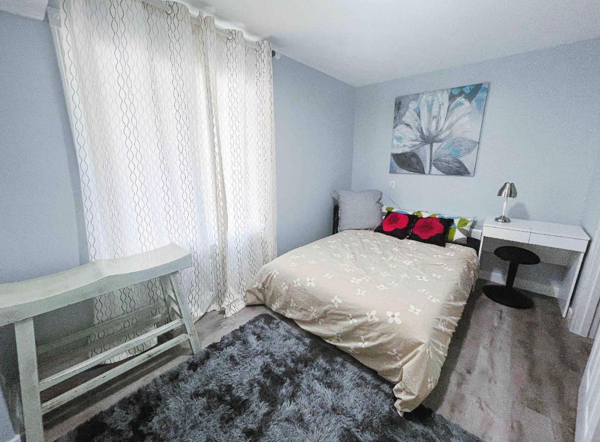 Elegant Garden Suite&2Mins Bus Station Close Lrt& Free Parking YYC Pokoj fotografie